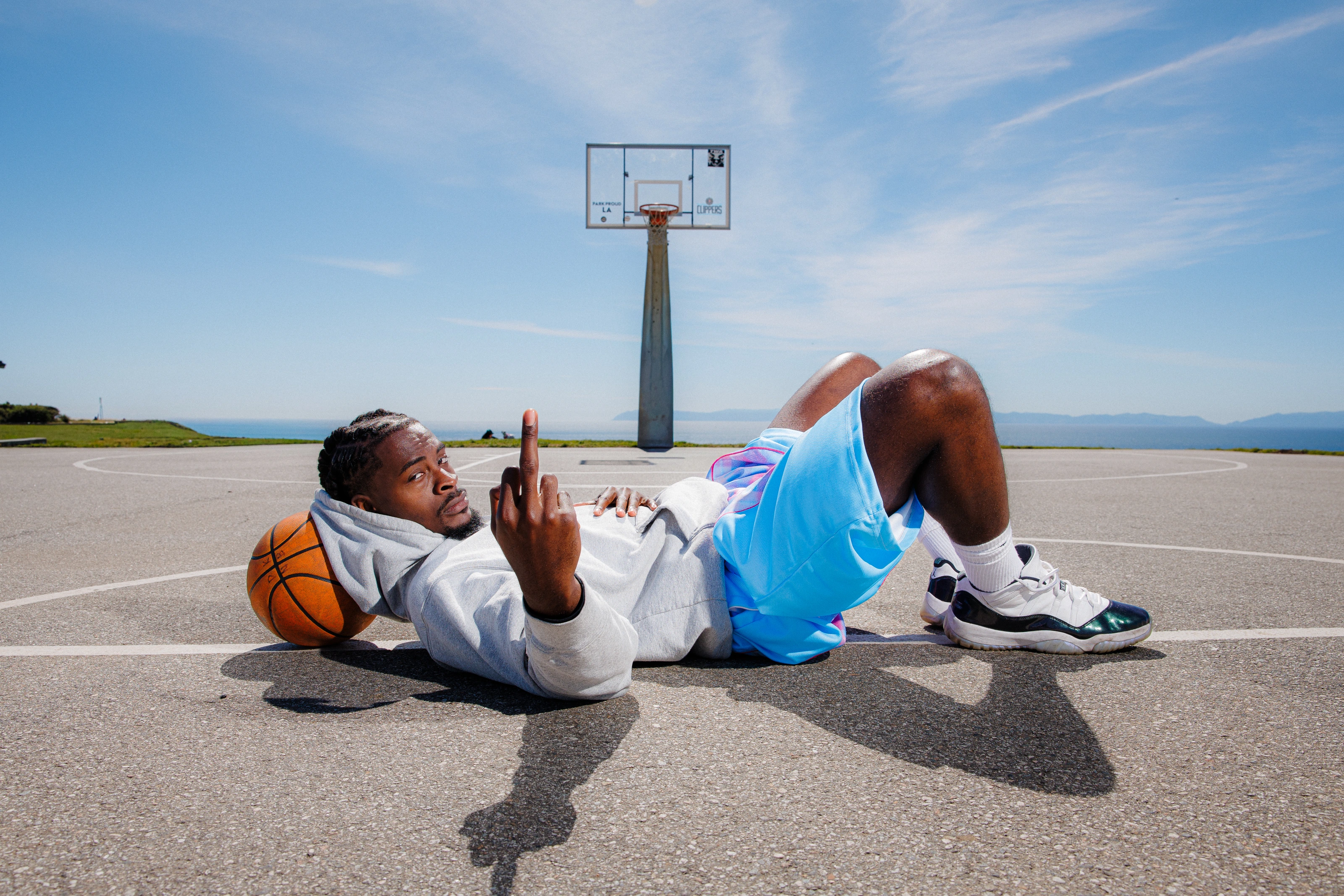 DK lying on the court, pointing up